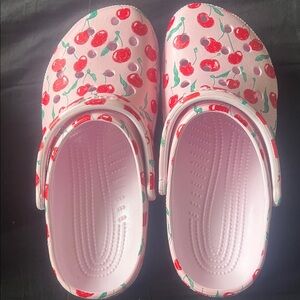 CROCS Cherry Pattern clog - Pink and Red